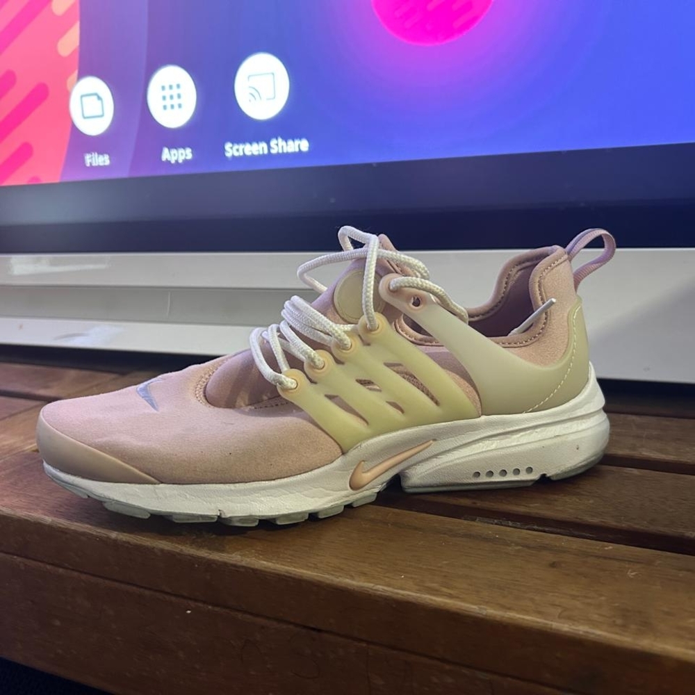 Nike Cream Air Presto Sneakers Minimalist Design